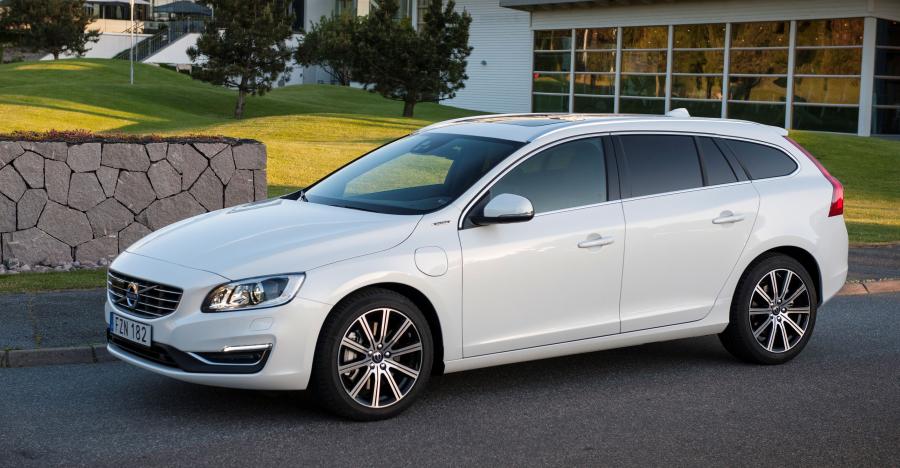  Volvo V60 Twin Engine 2015 года  (фото 7 из 17)